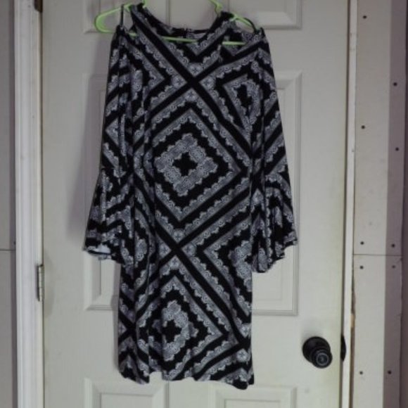 Dress - Picture 5 of 11